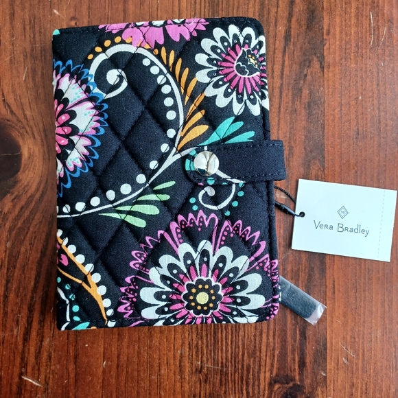 Vera Bradley Travel Wallet in Bandana Swirl NWT - Picture 1 of 3